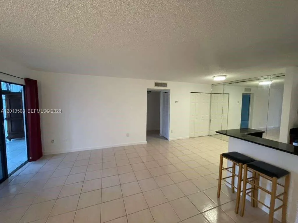 809 NE 199th St # 7, Miami FL 33179