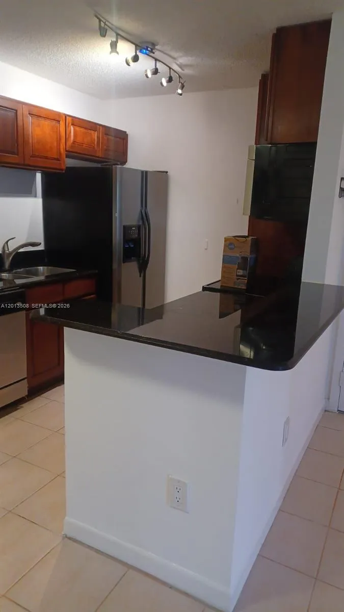 809 NE 199th St # 7, Miami FL 33179