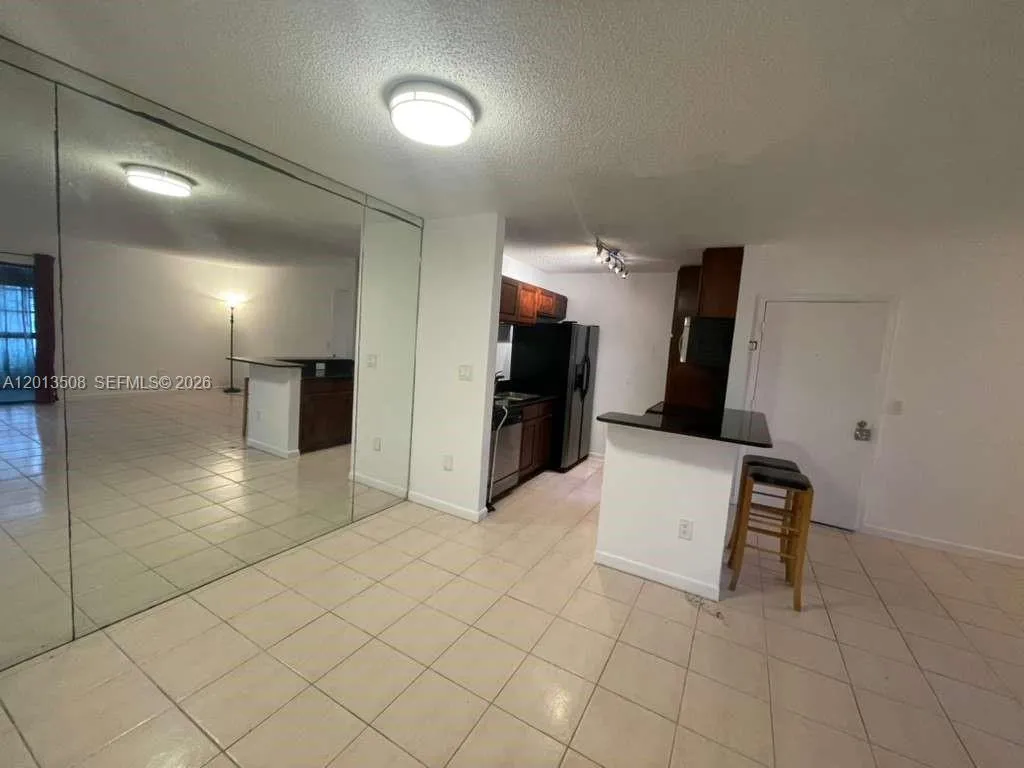 809 NE 199th St # 7, Miami FL 33179