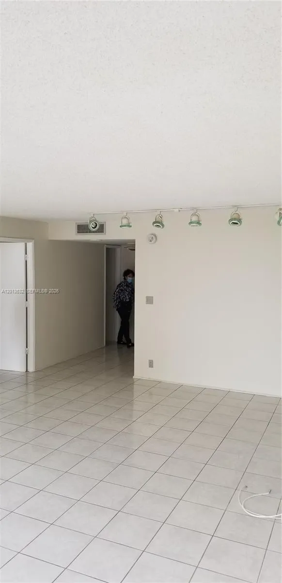 1901 Brickell Ave # B906, Miami FL 33129