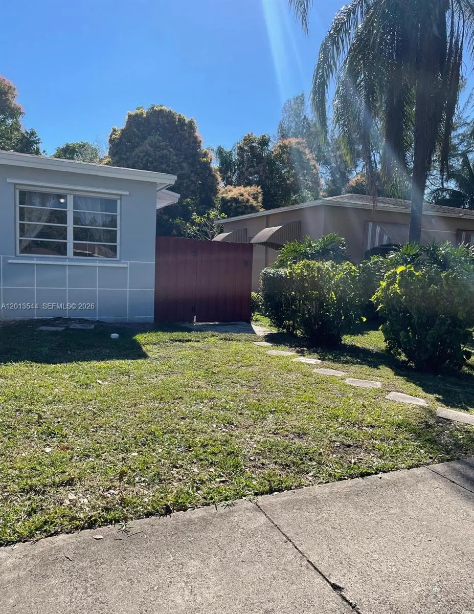 830 NE 159th St, North Miami Beach FL 33162
