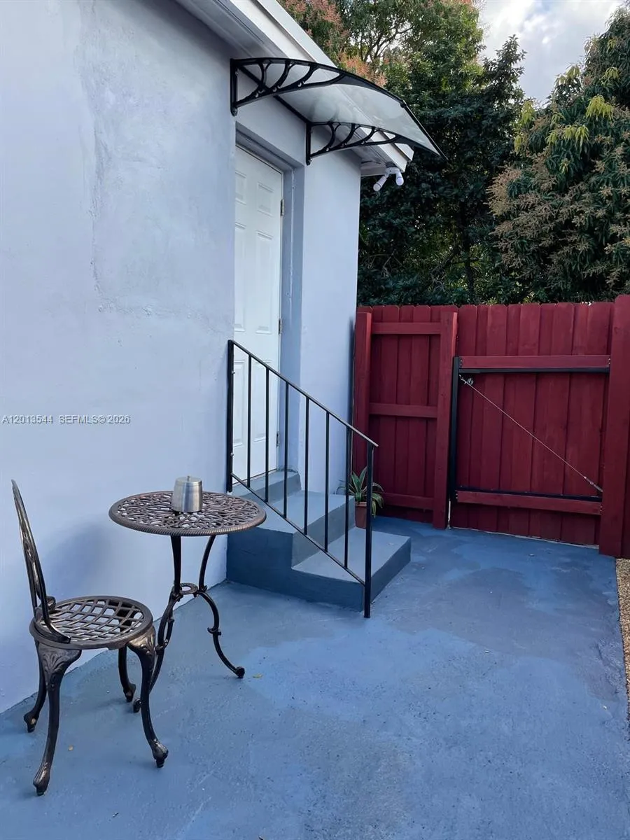 830 NE 159th St, North Miami Beach FL 33162