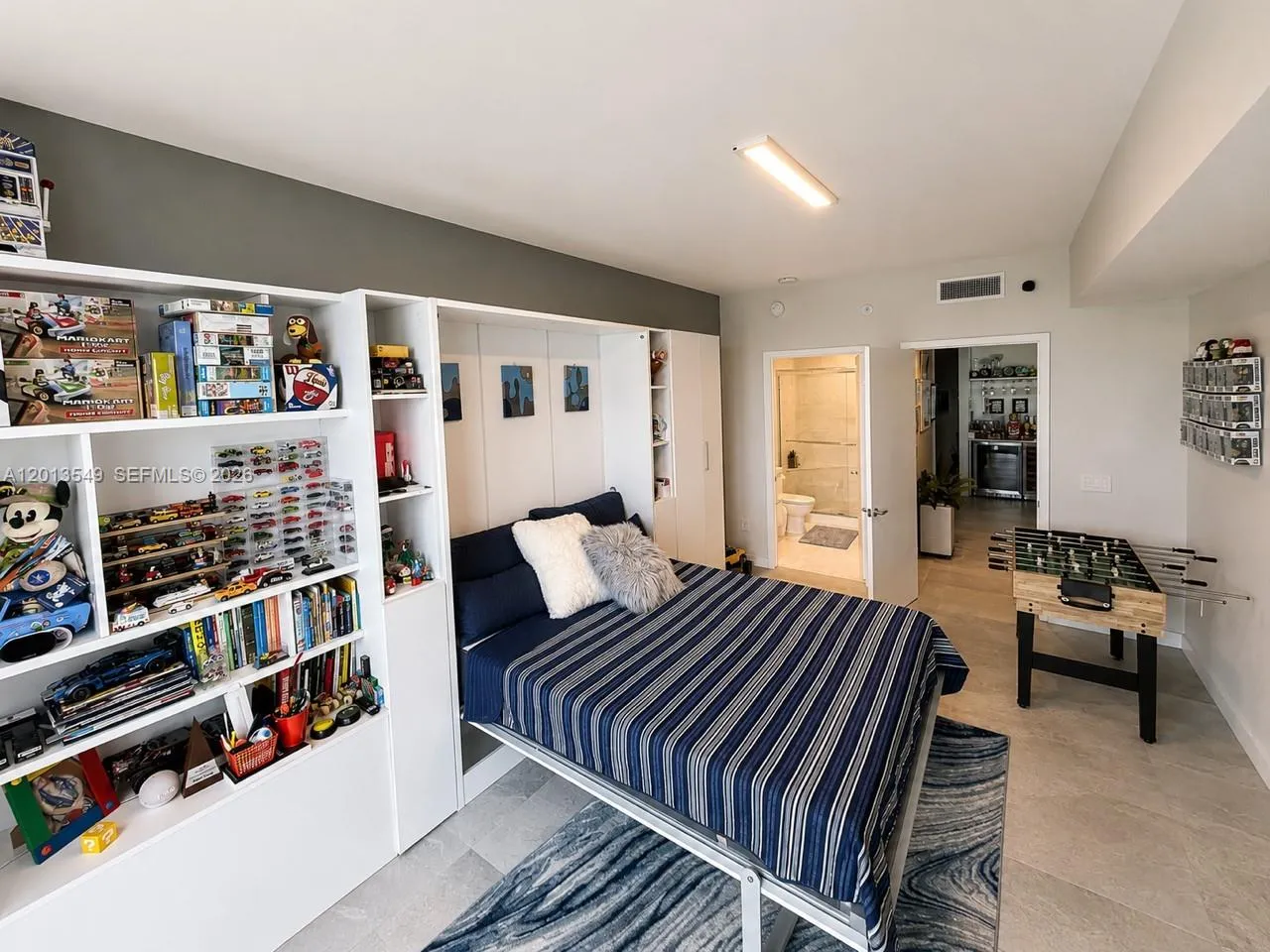 17111 Biscayne Blvd # 1610, North Miami Beach FL 33160
