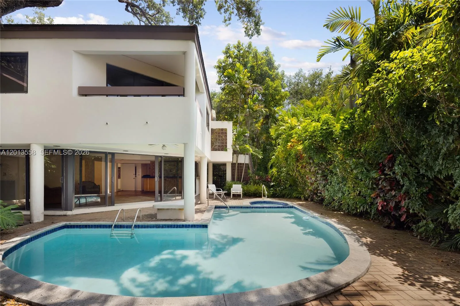 142 San Souci Dr, Coral Gables FL 33133