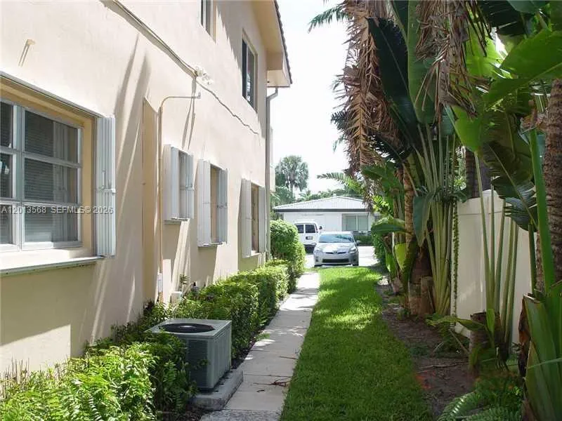 2665 Middle River Dr # 1, Fort Lauderdale FL 33306