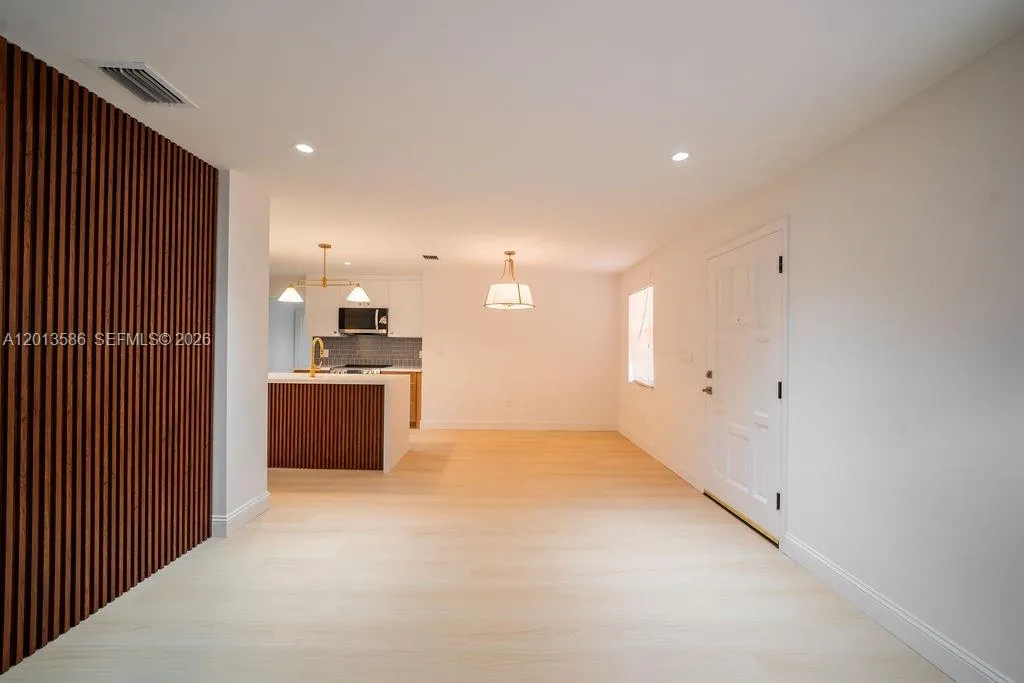1550 S Greenway Dr, Coral Gables FL 33134