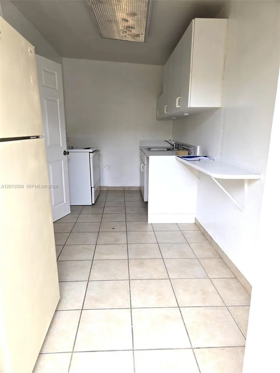 4610 SW 40th St # 1, West Park FL 33023
