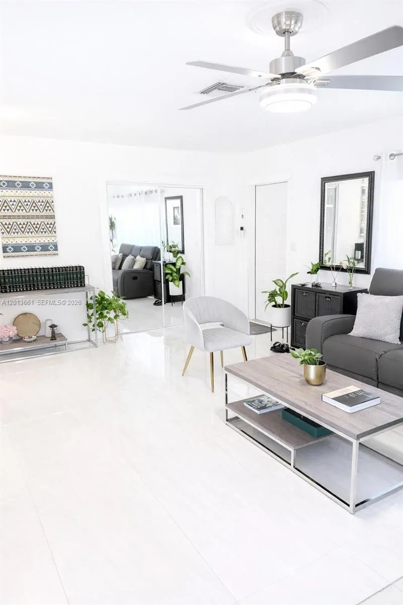 1001 NE 10th St # 1, Hallandale Beach FL 33009