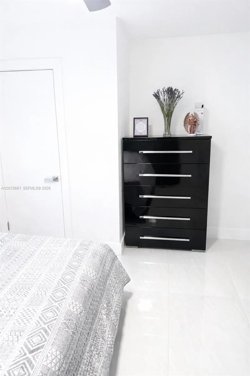 1001 NE 10th St # 1, Hallandale Beach FL 33009