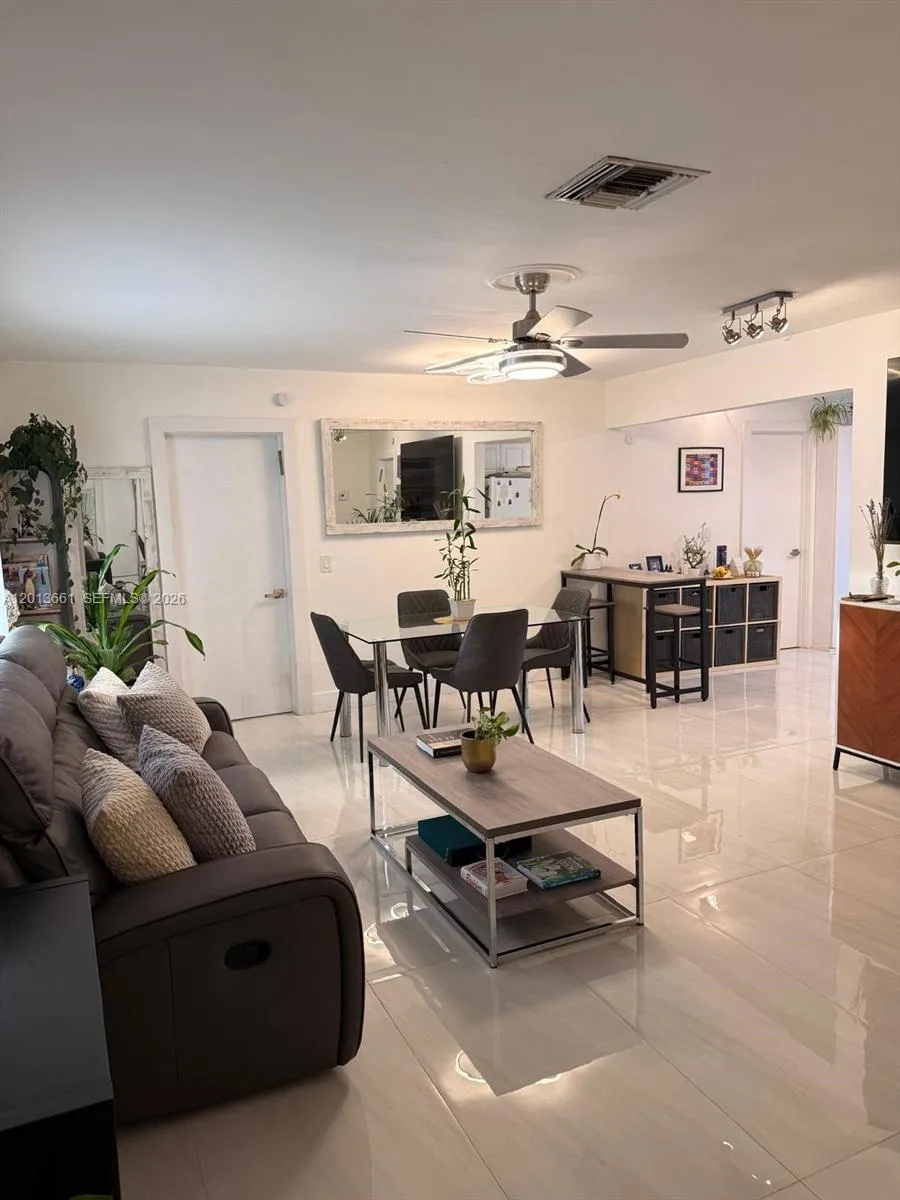 1001 NE 10th St # 1, Hallandale Beach FL 33009