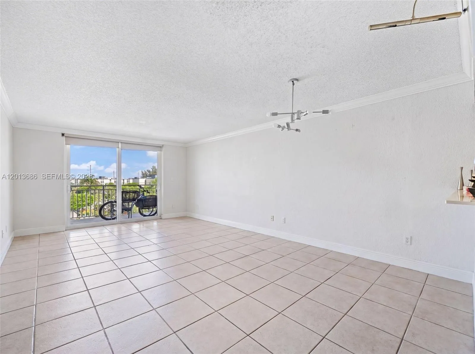 6950 Miami Gardens Dr # 506, Hialeah FL 33015