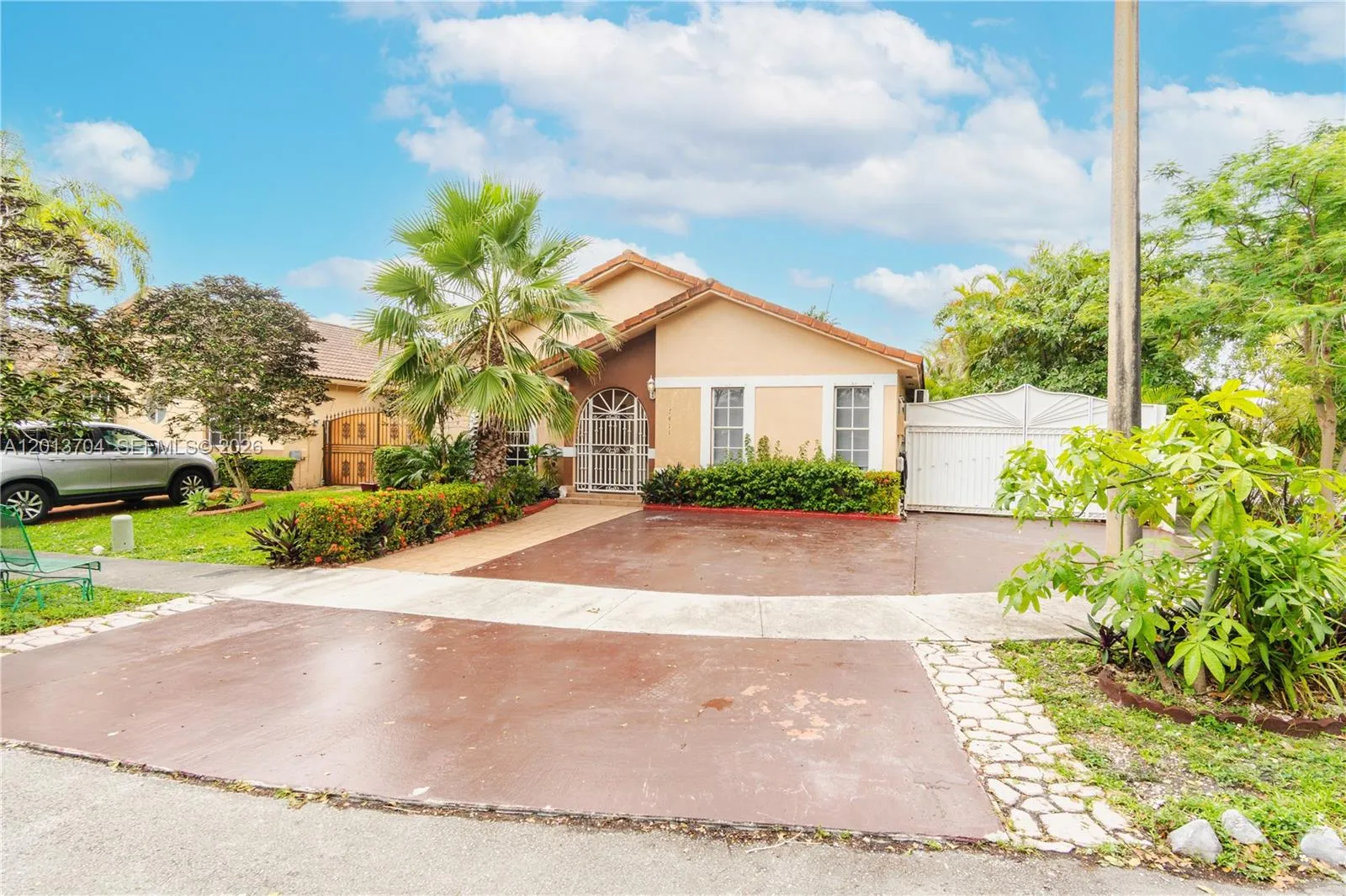 7411 W 33rd Ave, Hialeah FL 33018