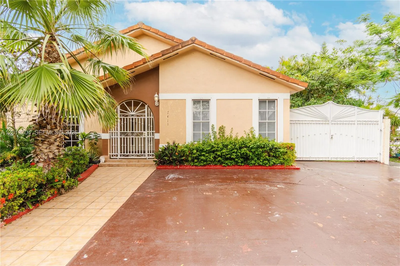 7411 W 33rd Ave, Hialeah FL 33018