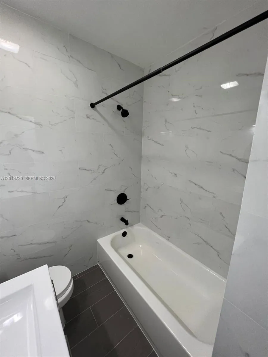 2640 NE 215th St # 2640, Miami FL 33180