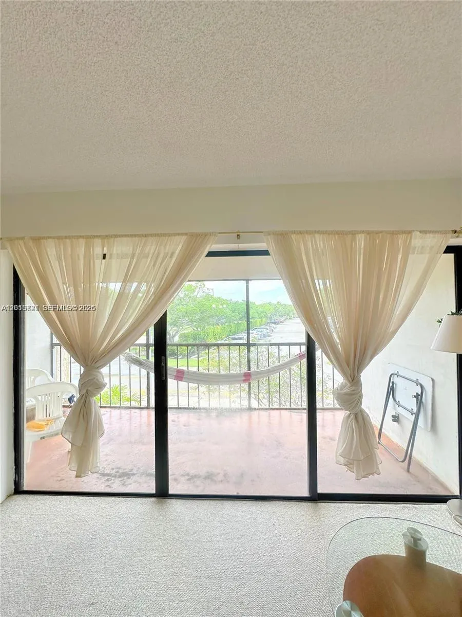 240 Lakeview Dr # 212, Weston FL 33326