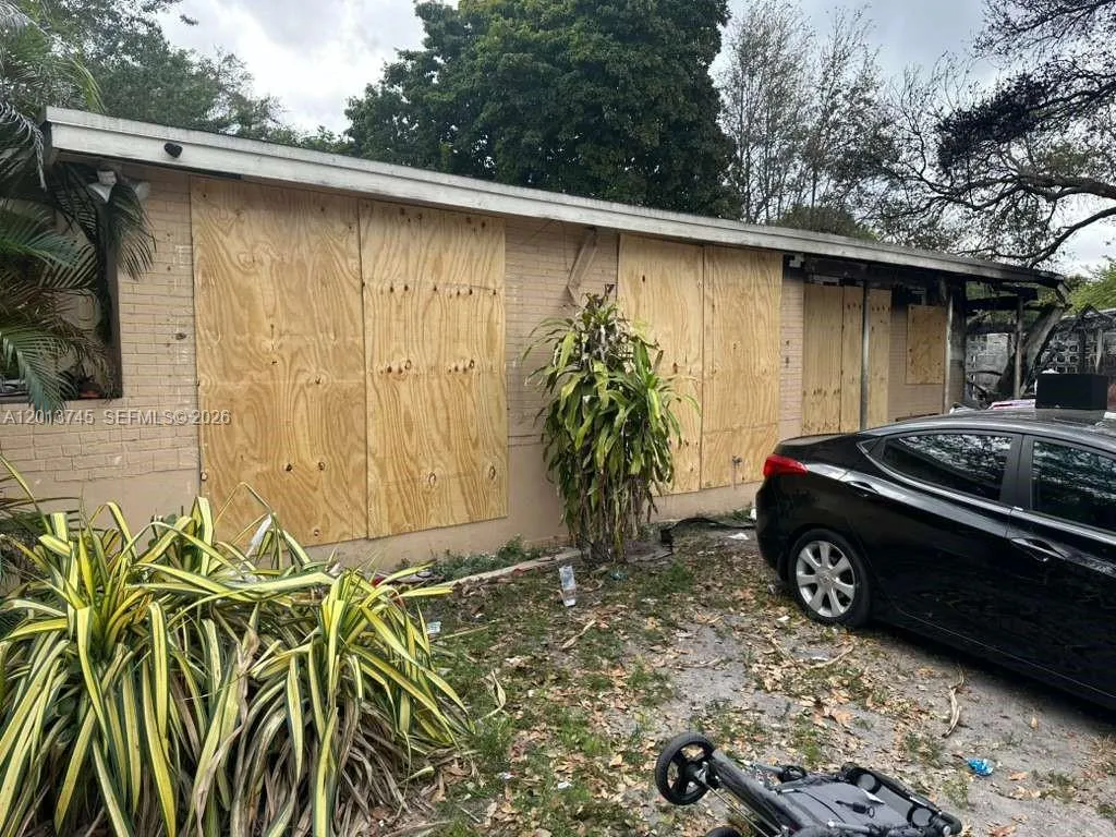 3910 SW 34th Ave, West Park FL 33023