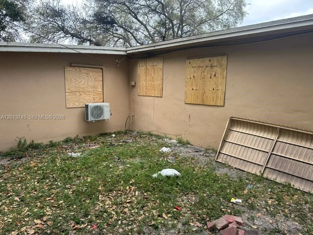 3910 SW 34th Ave, West Park FL 33023