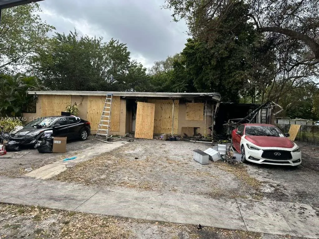 3910 SW 34th Ave, West Park FL 33023