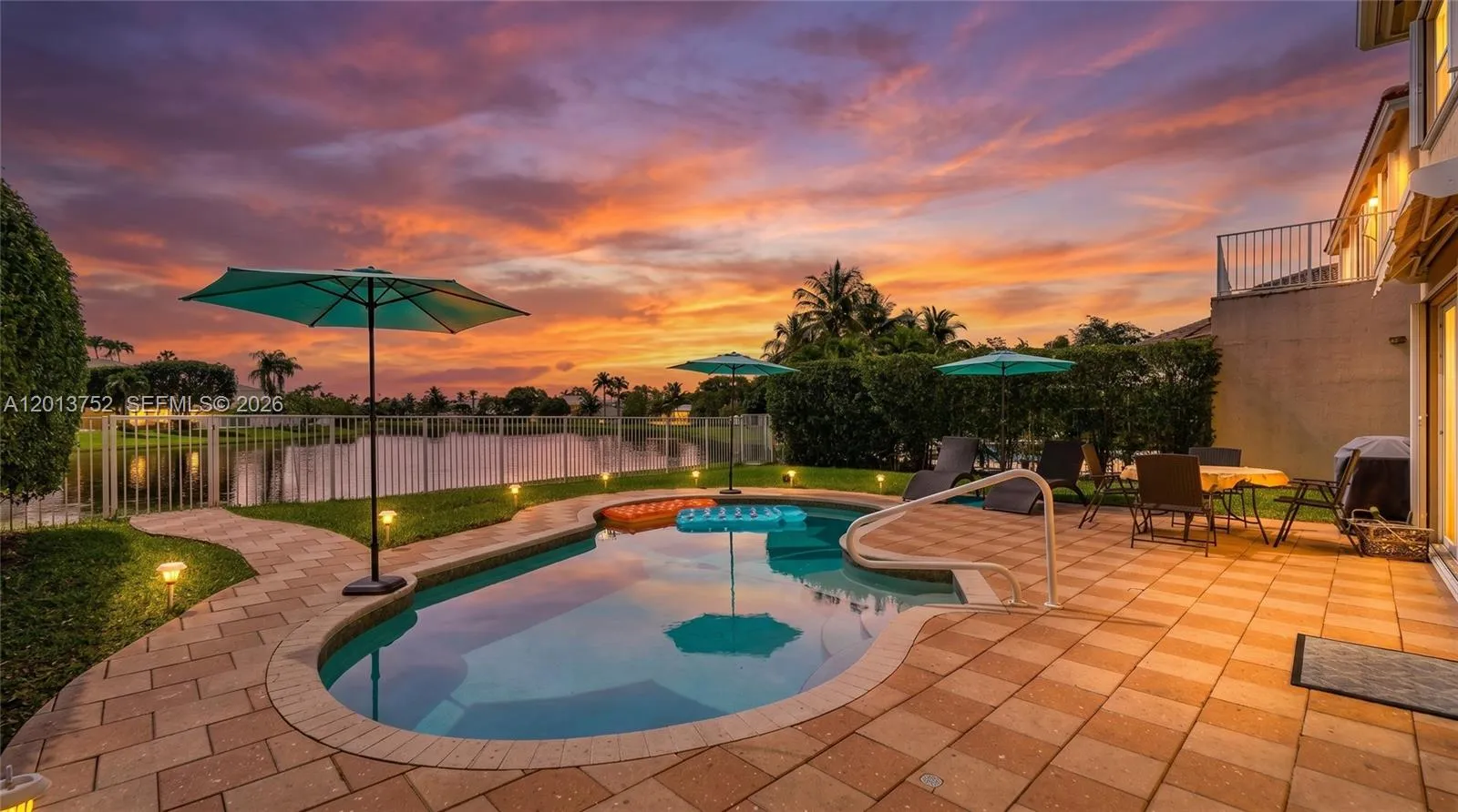 4 bedroom 3 bath for sale at 4019 Turquoise Trl, Weston FL 33331