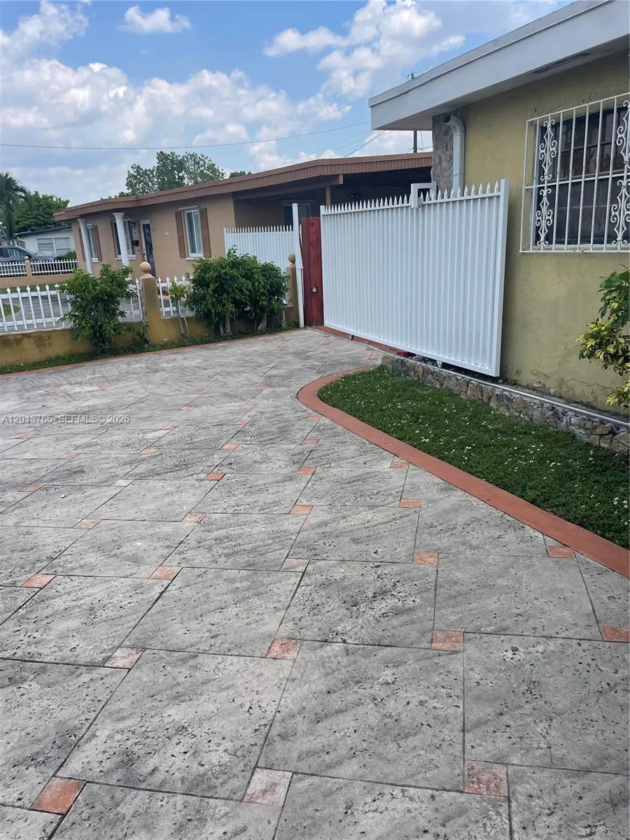 4115 SW 108th Ave # B, Miami FL 33165
