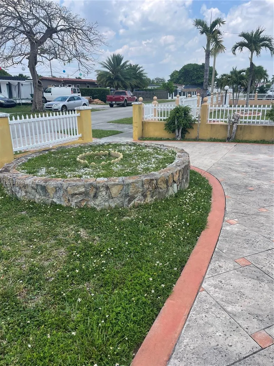 4115 SW 108th Ave # B, Miami FL 33165