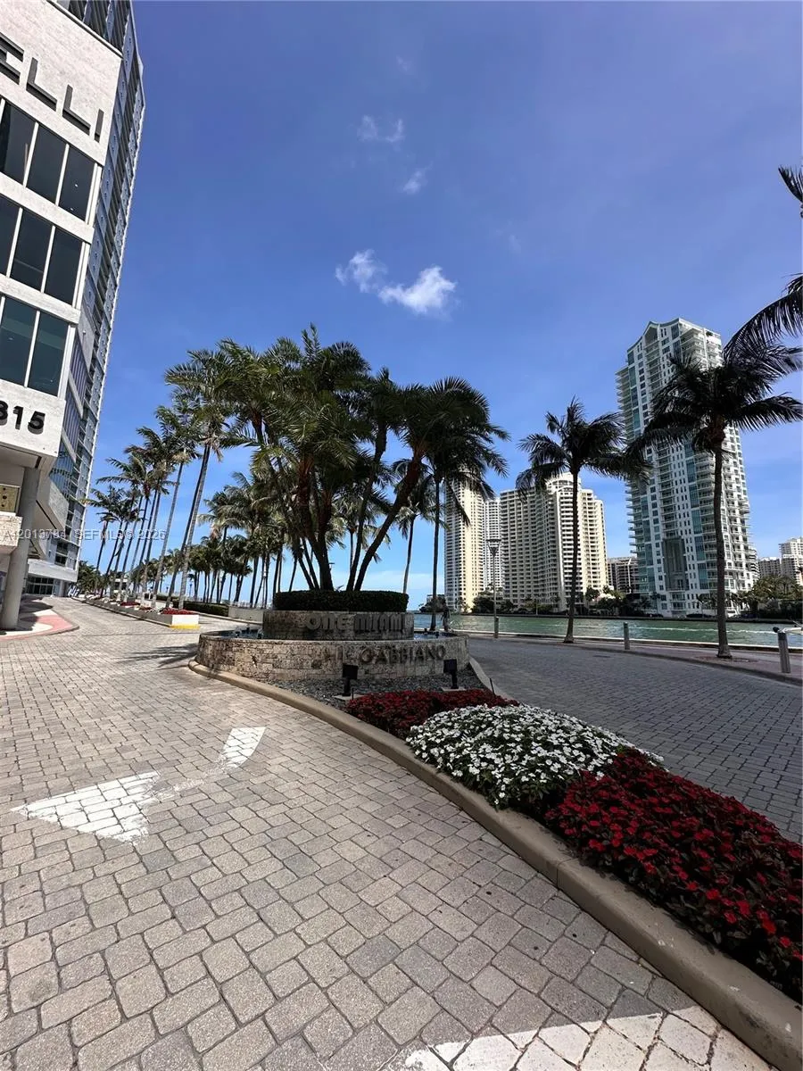 325 S Biscayne Blvd # 2215, Miami FL 33131