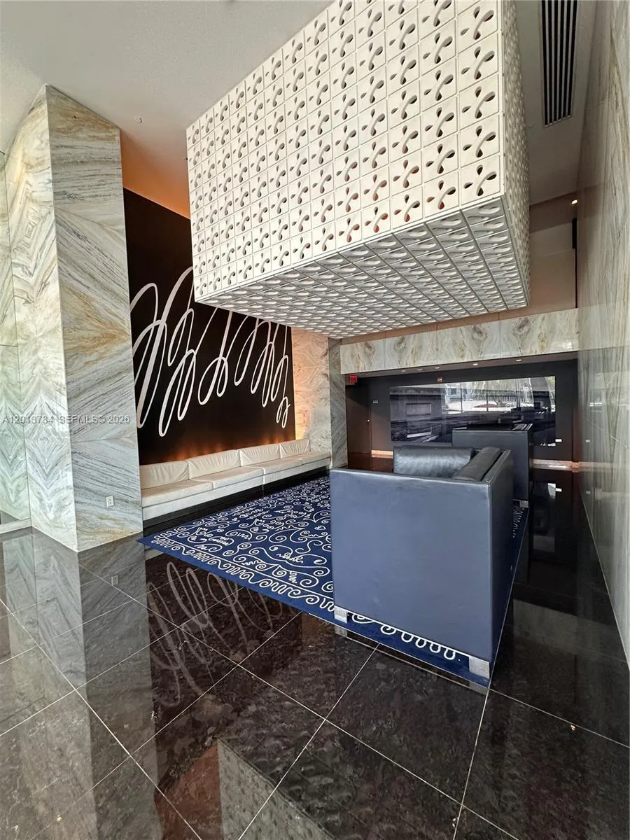 325 S Biscayne Blvd # 2215, Miami FL 33131