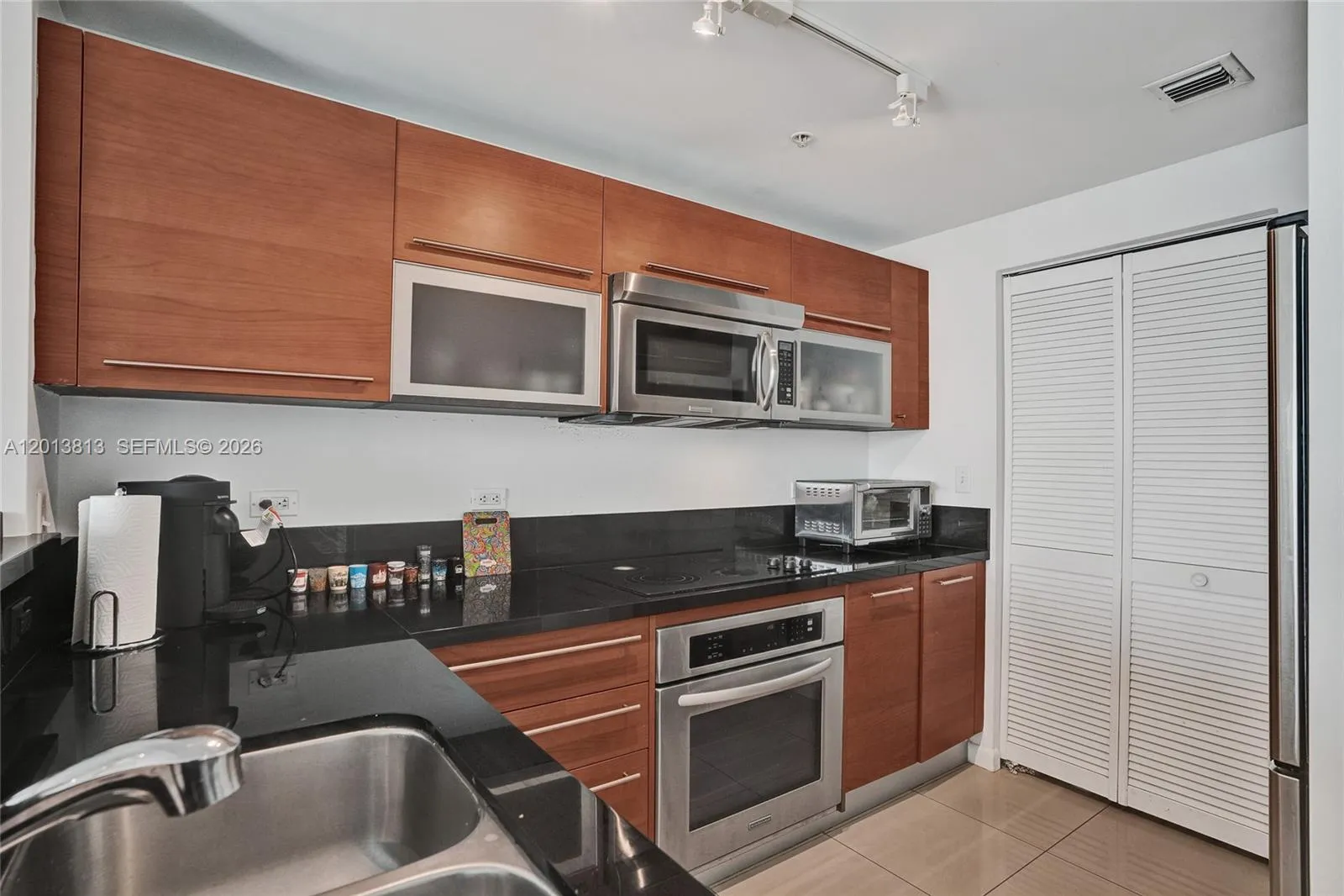 253 NE 2nd St # 3304, Miami FL 33132