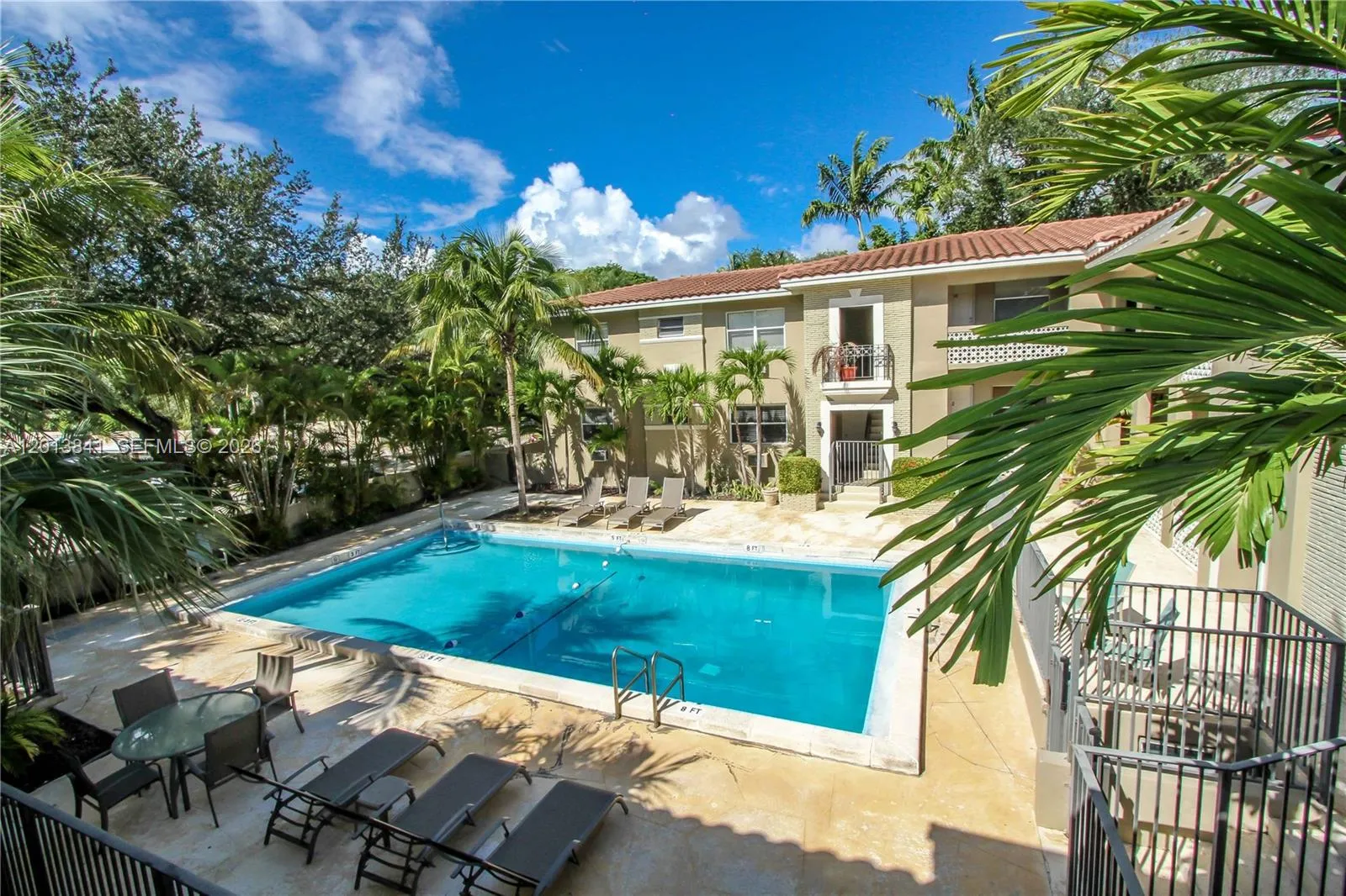 125 Edgewater Dr # 11, Coral Gables FL 33133