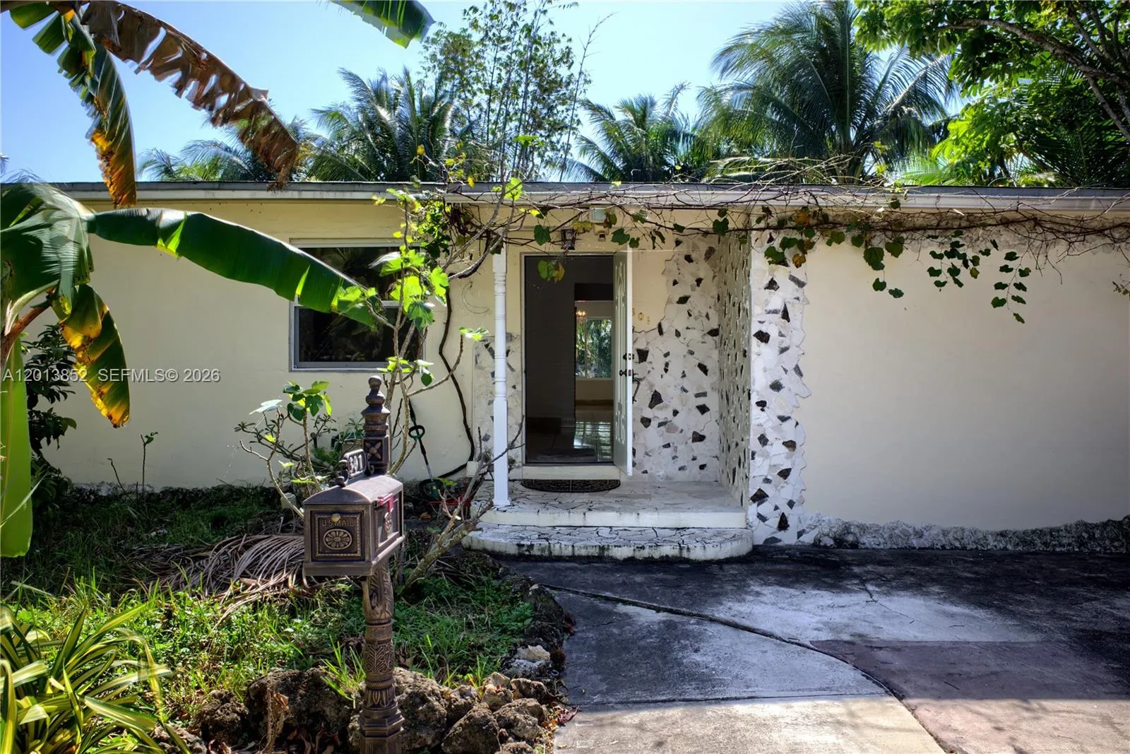 301 SW 5TH ST, Hallandale Beach FL 33009