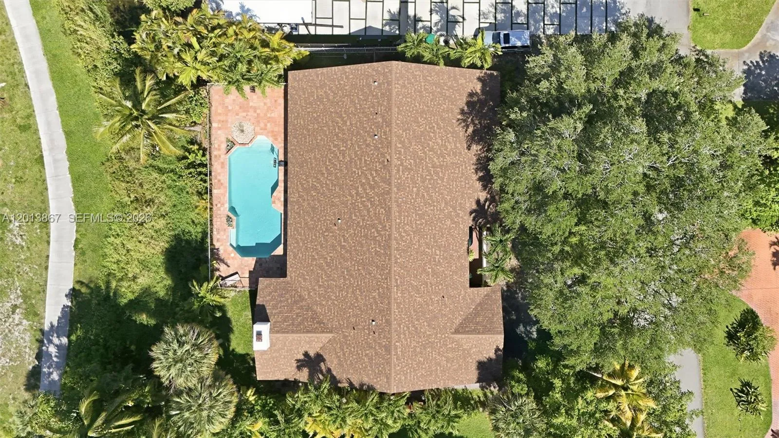 7200 N Oakmont Dr, Hialeah FL 33015
