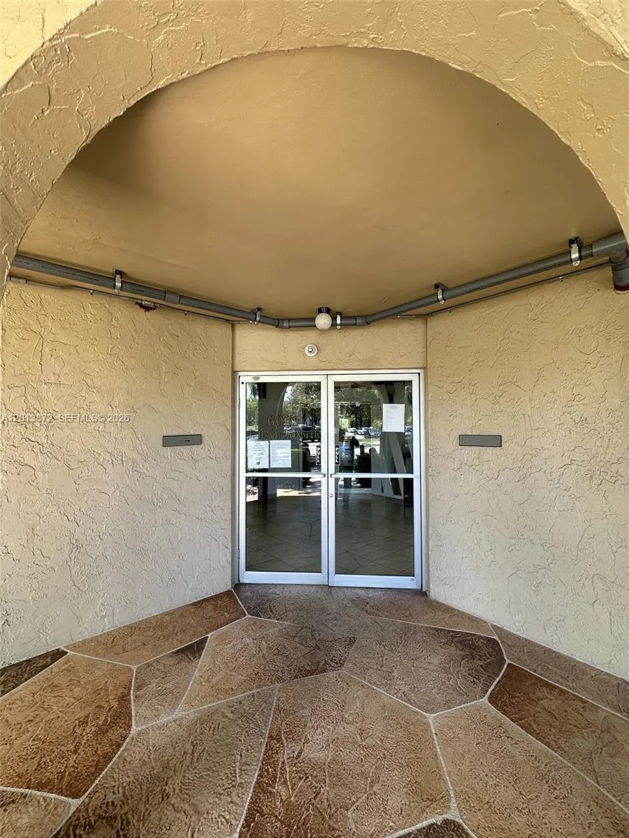 6061 N Falls Cir Dr # 106, Lauderhill FL 33319