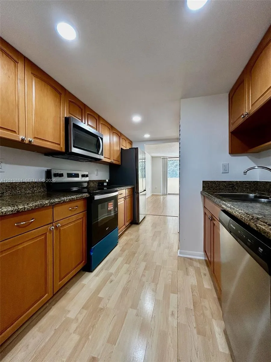 7451 NW 16th St # 304, Plantation FL 33313