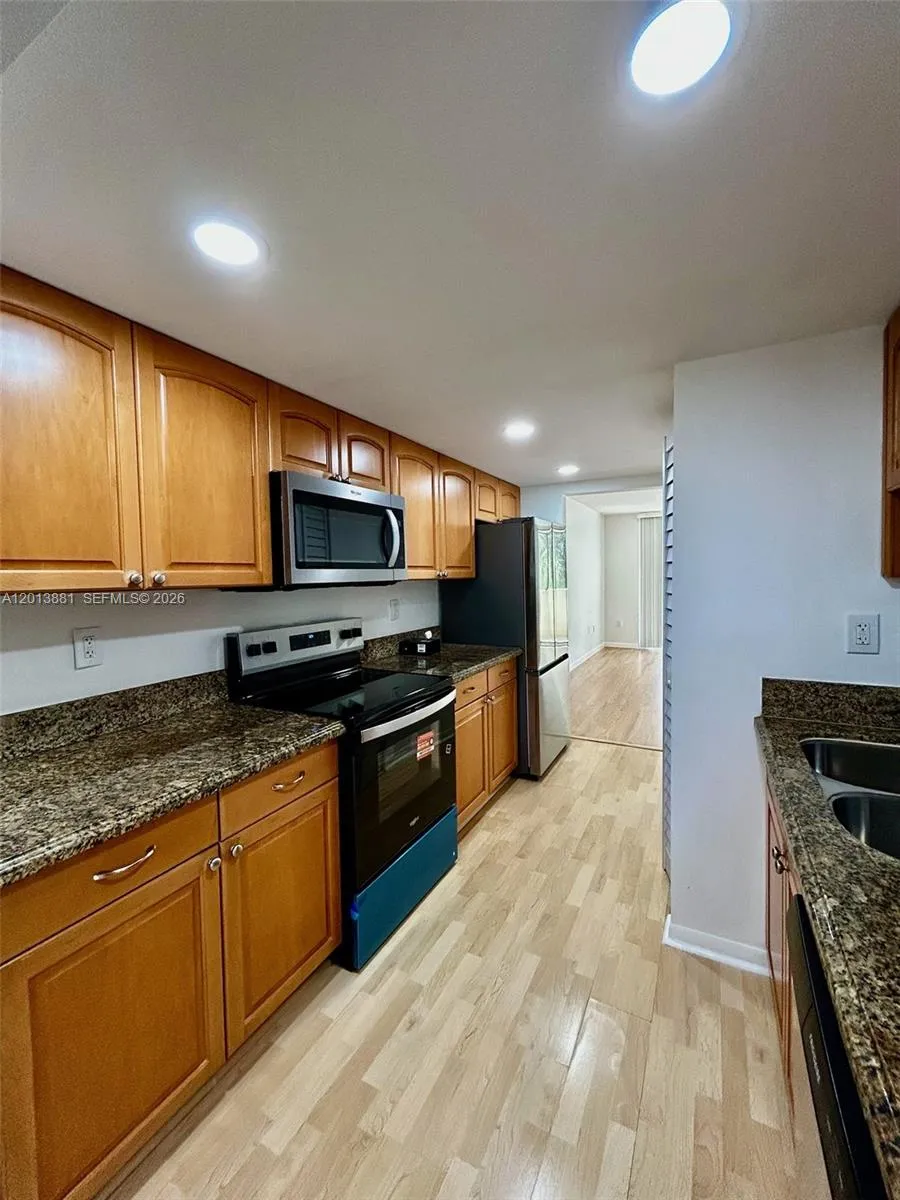 7451 NW 16th St # 304, Plantation FL 33313