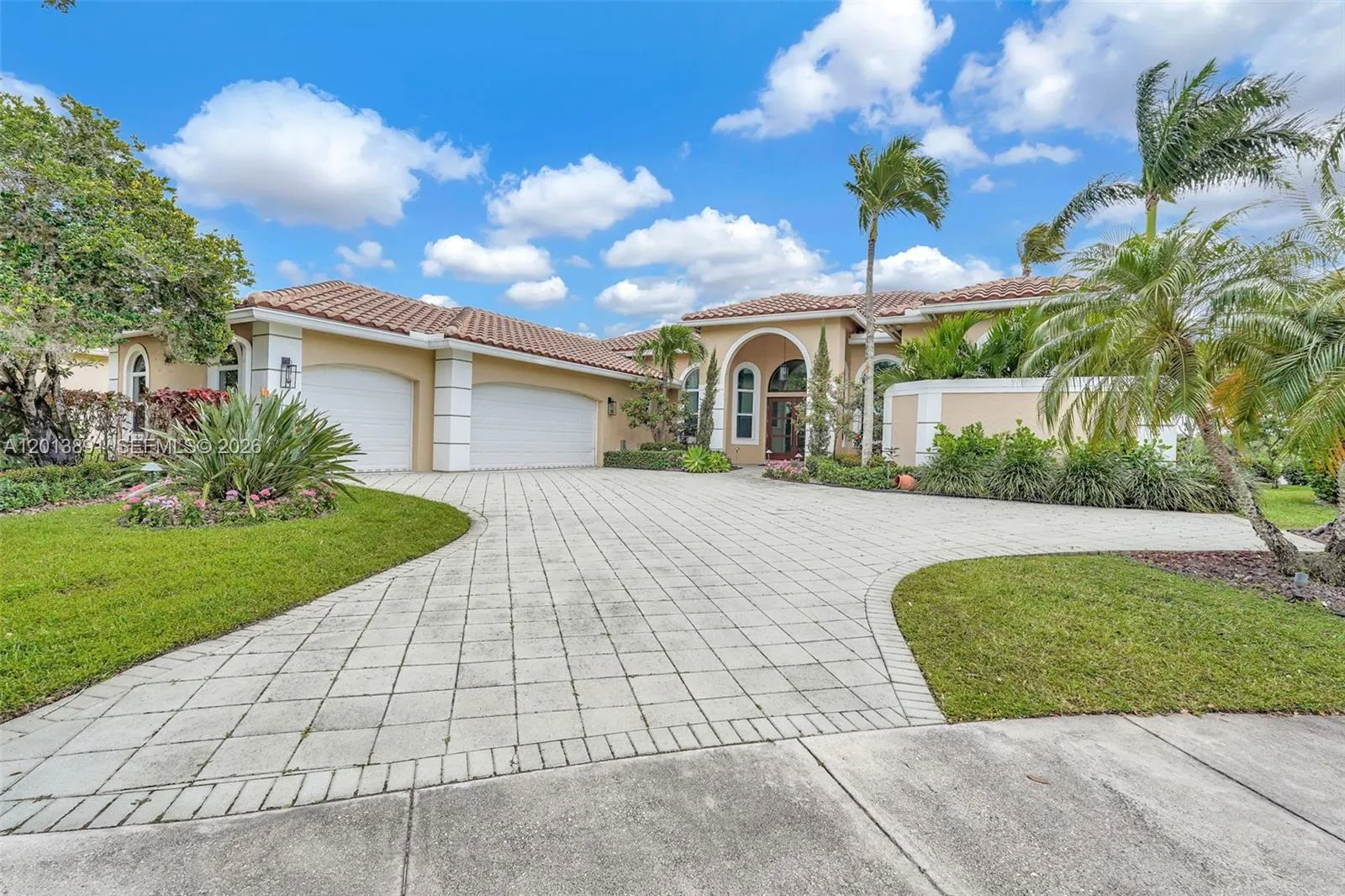 2715 Edgewater Court, Weston FL 33332