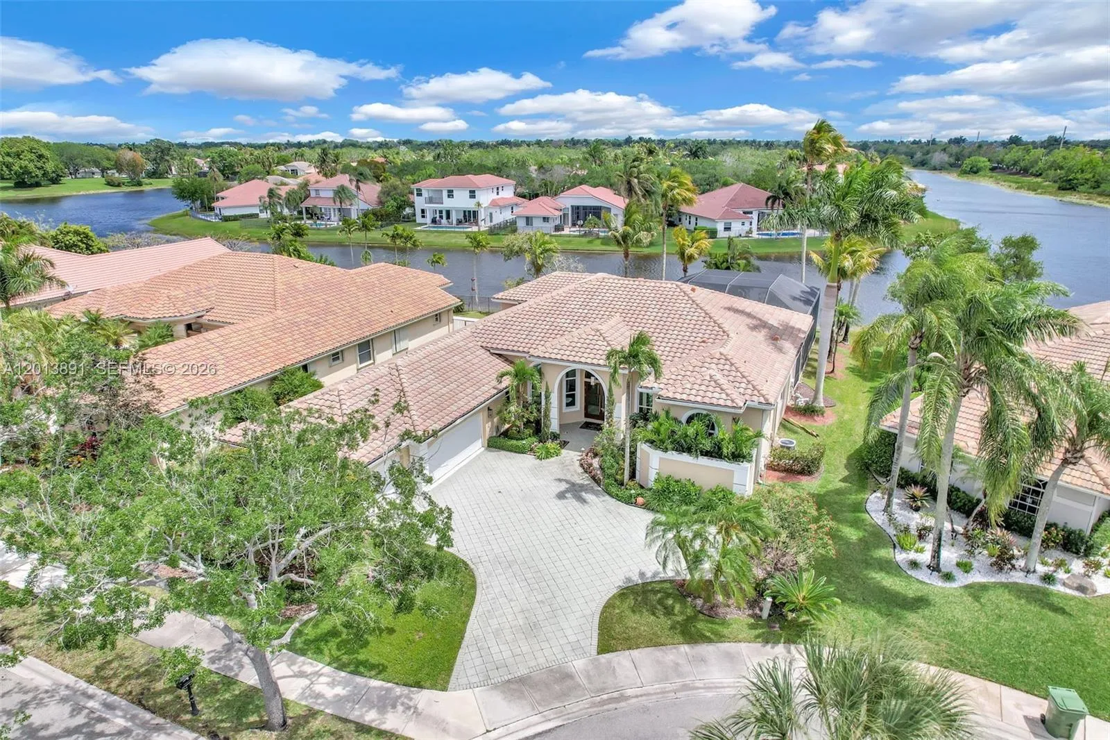 2715 Edgewater Court, Weston FL 33332