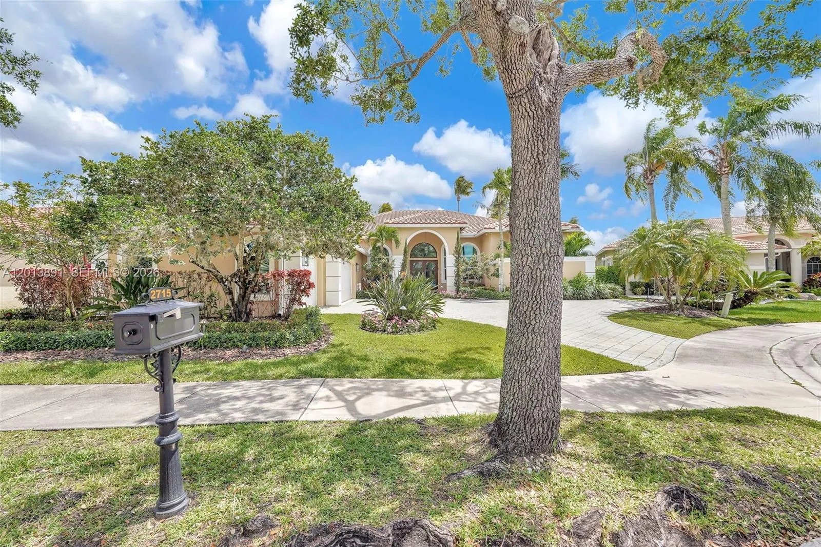 2715 Edgewater Court, Weston FL 33332