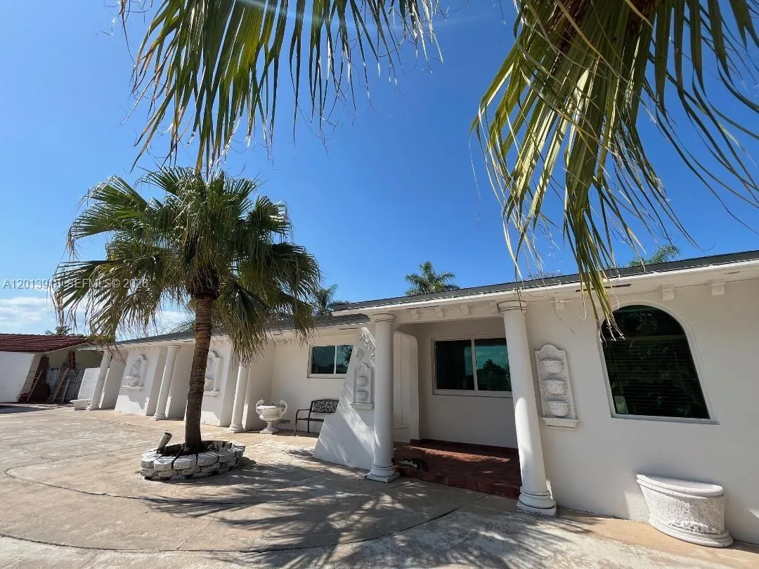 2525 SW 107th Ct, Miami FL 33165