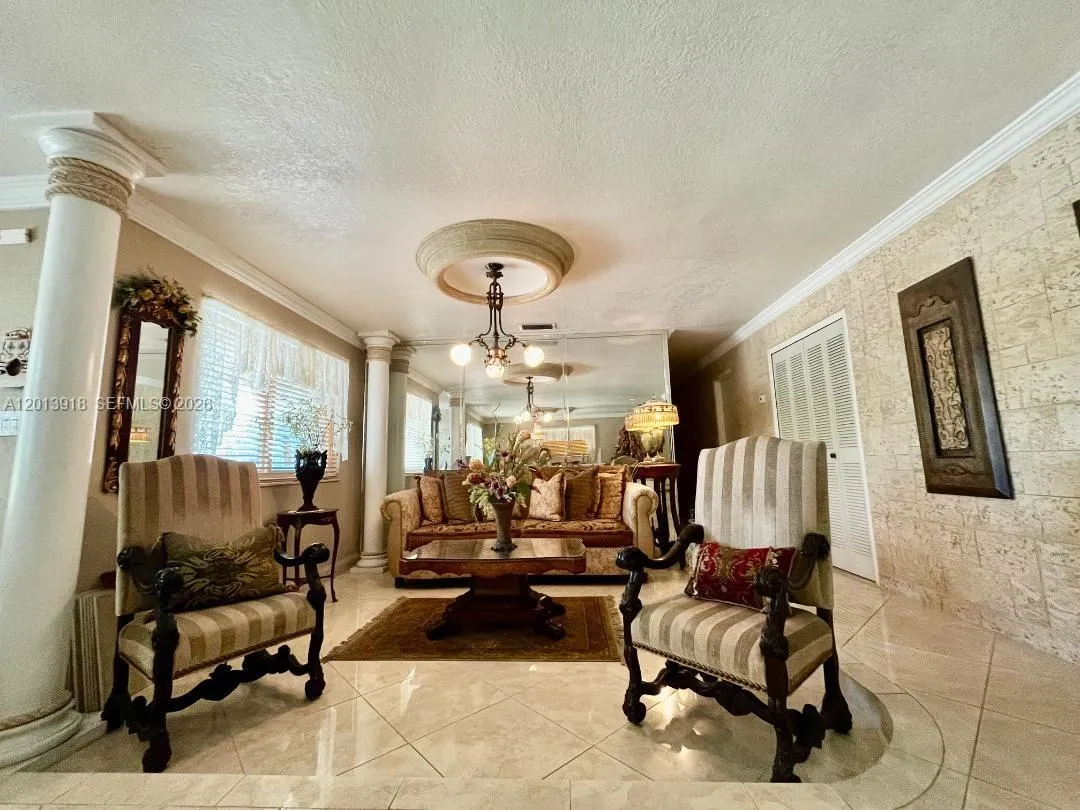 2525 SW 107th Ct, Miami FL 33165