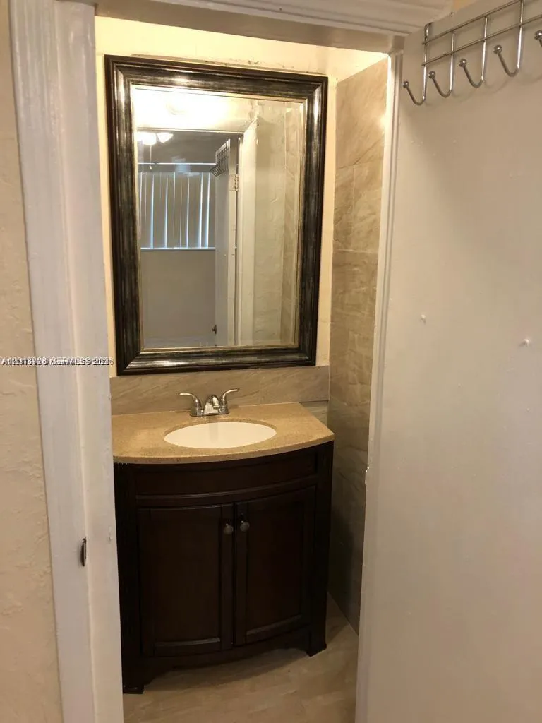 5411 Ravenswood Rd # 7a, Dania Beach FL 33312