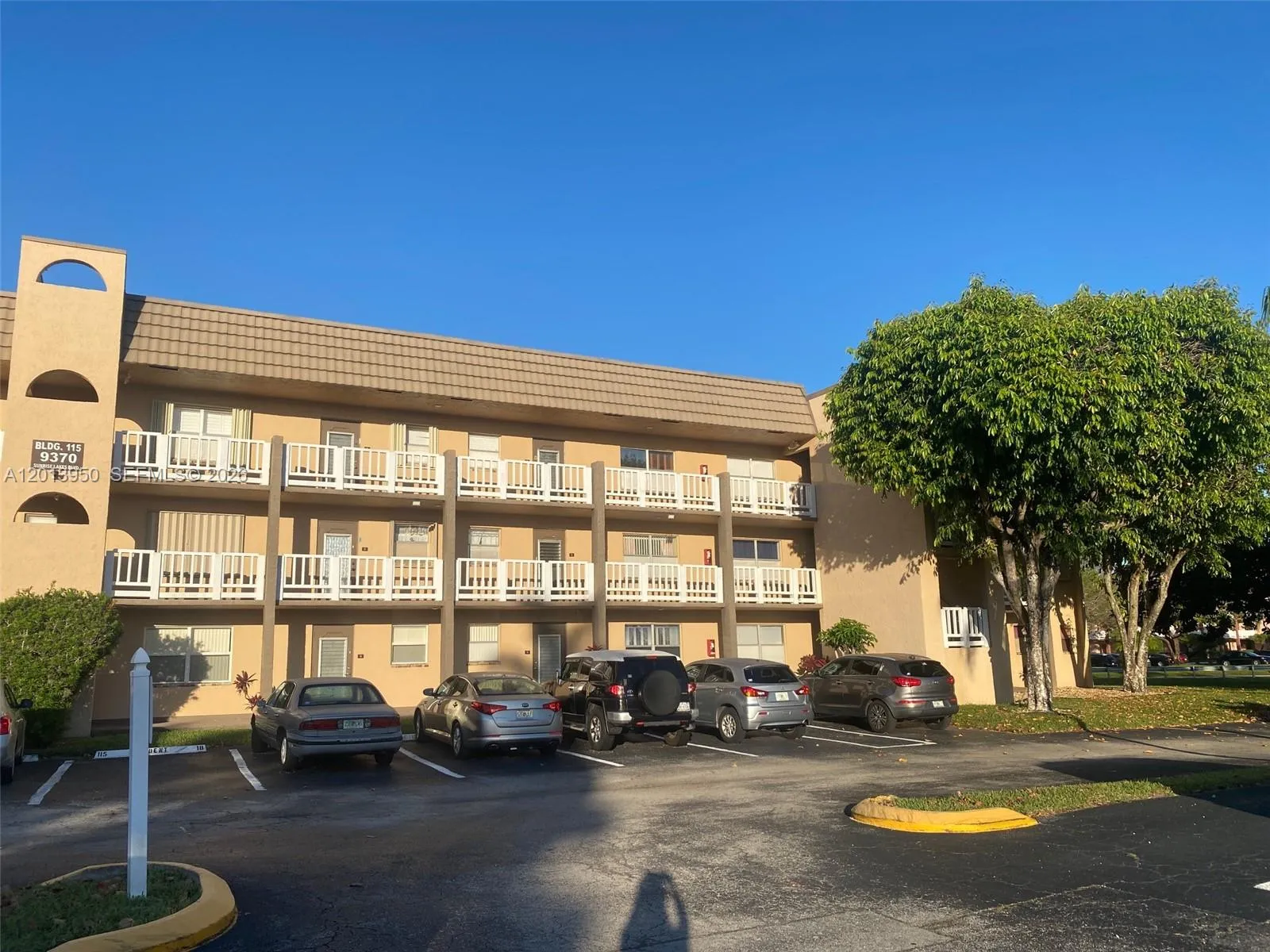 9370 Sunrise Lakes Blvd # 209, Sunrise FL 33322