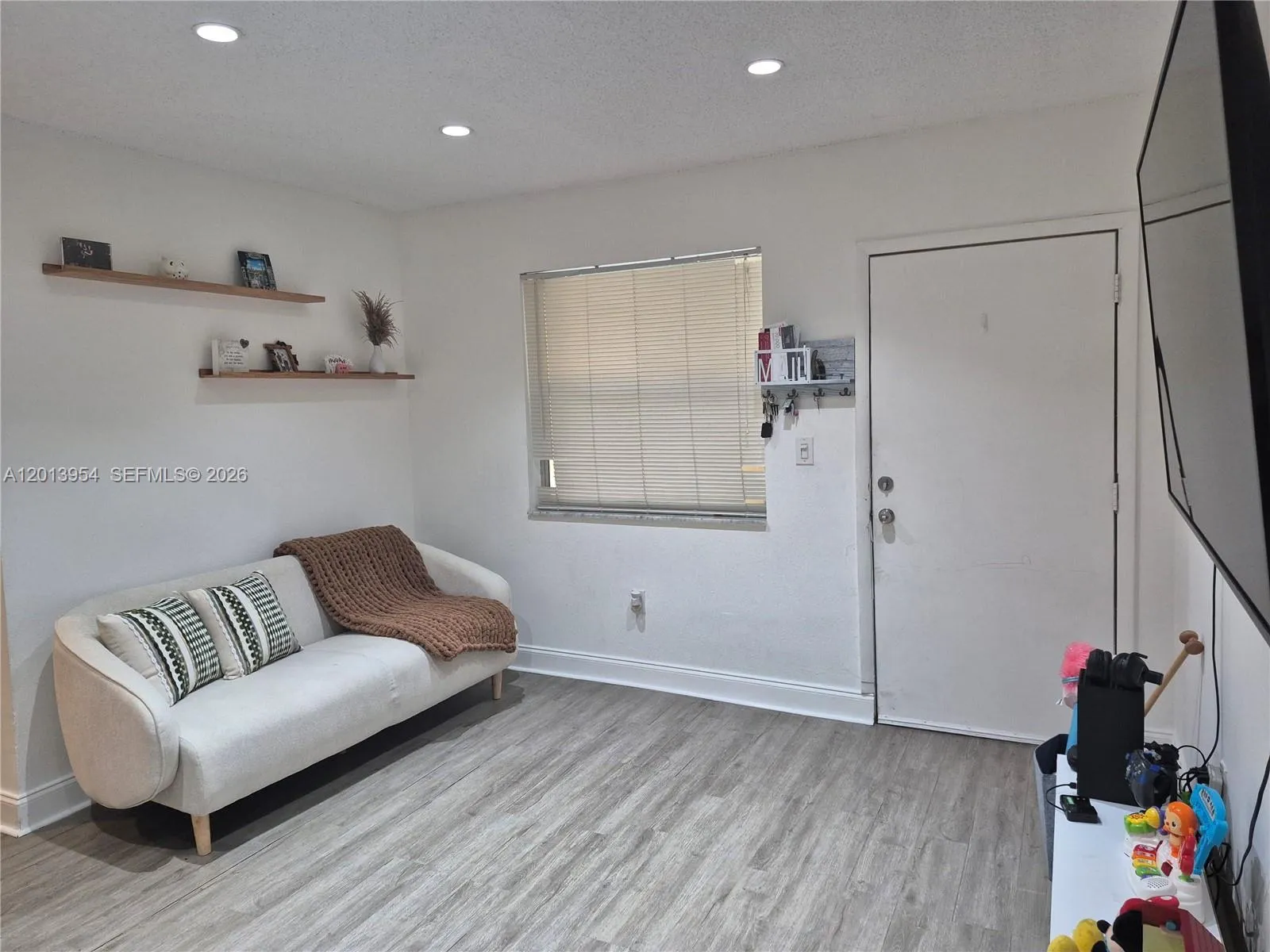 1975 NE 135th St # 2H, North Miami FL 33181