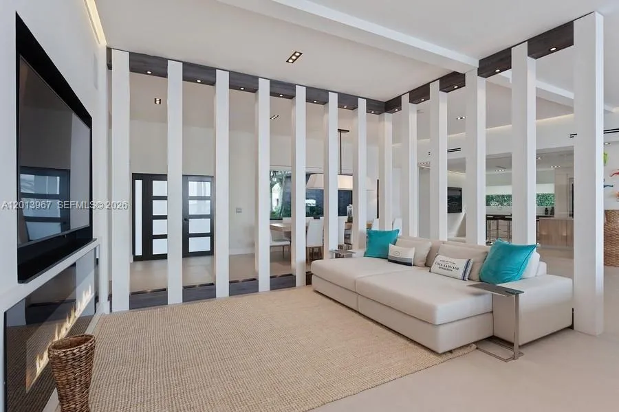 7972 Biscayne Point Cir, Miami Beach FL 33141