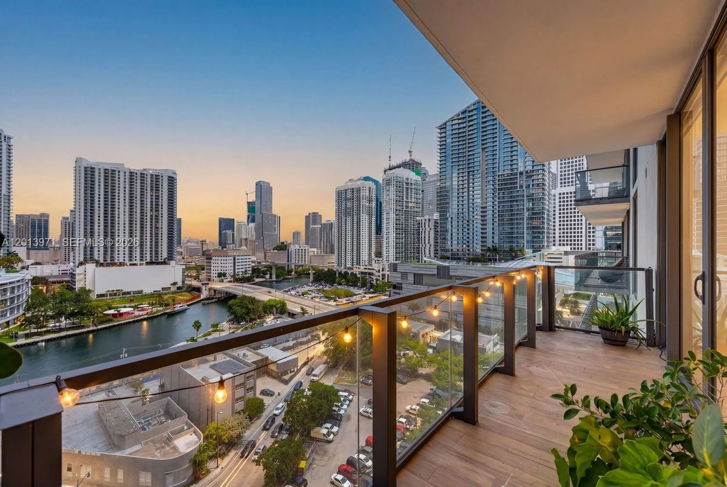 88 SW 7th St # 1012, Miami FL 33130