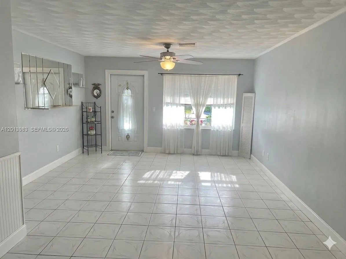 371 SW 67th Ter, Pembroke Pines FL 33023