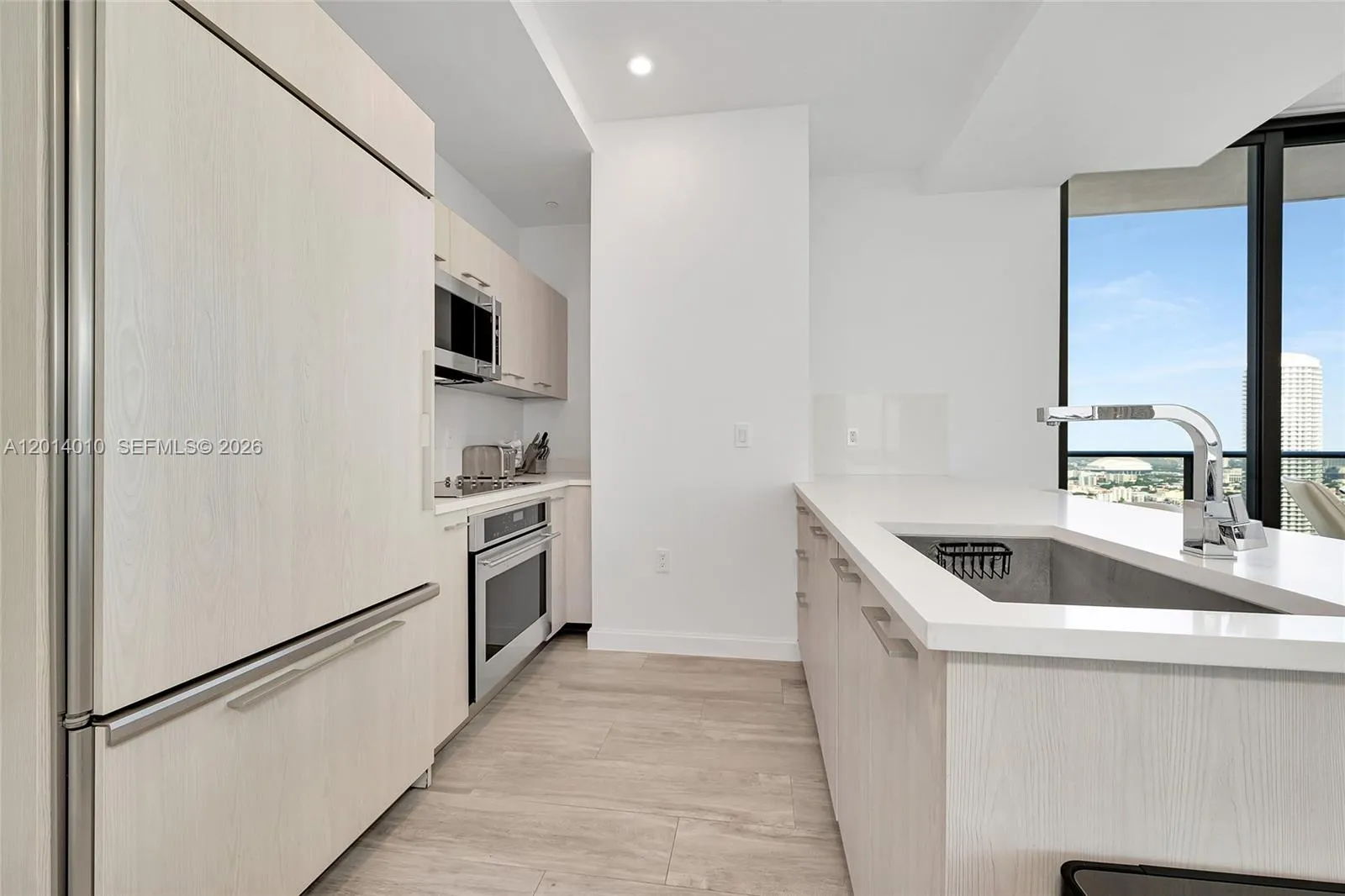55 SW 9th St # 4208, Miami FL 33130