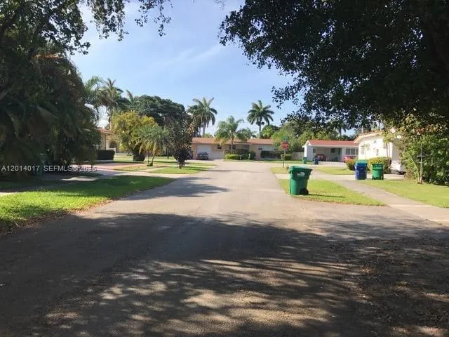 335 NE 114th St, Miami FL 33161