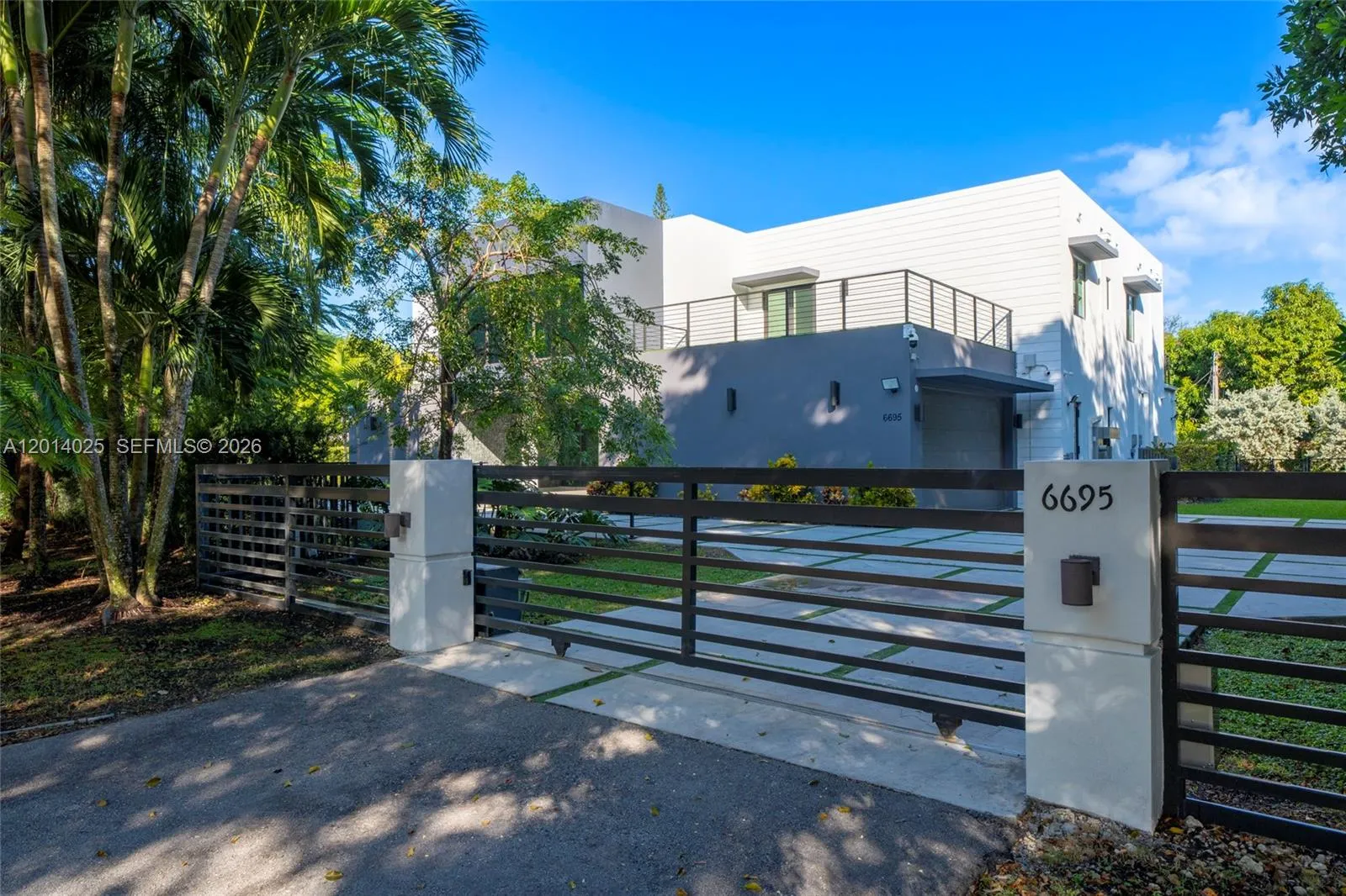 6695 SW 112th St, Pinecrest FL 33156