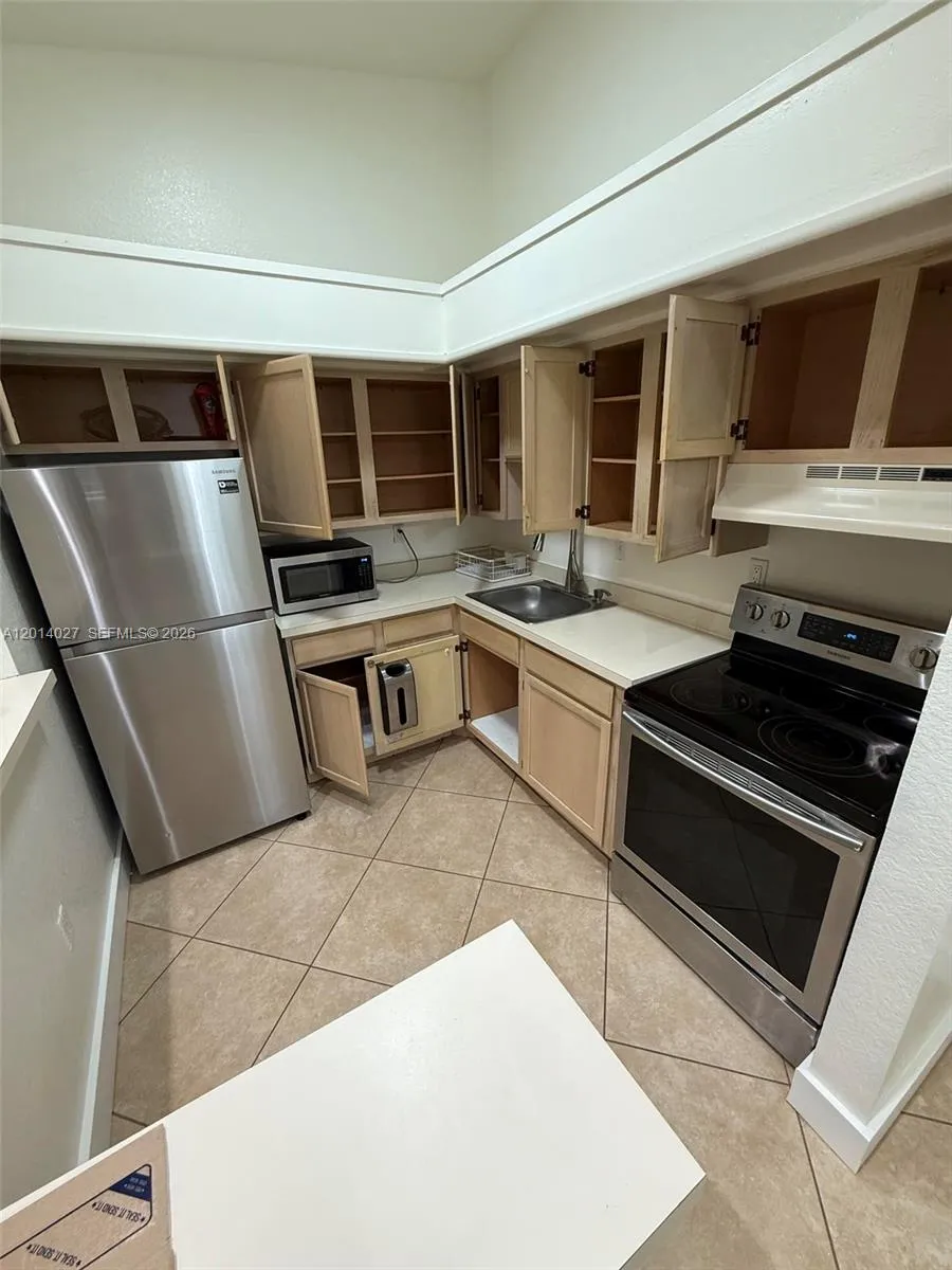 18875 NW 62nd Ave # 208, Hialeah FL 33015