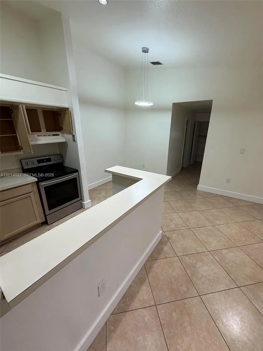18875 NW 62nd Ave # 208, Hialeah FL 33015